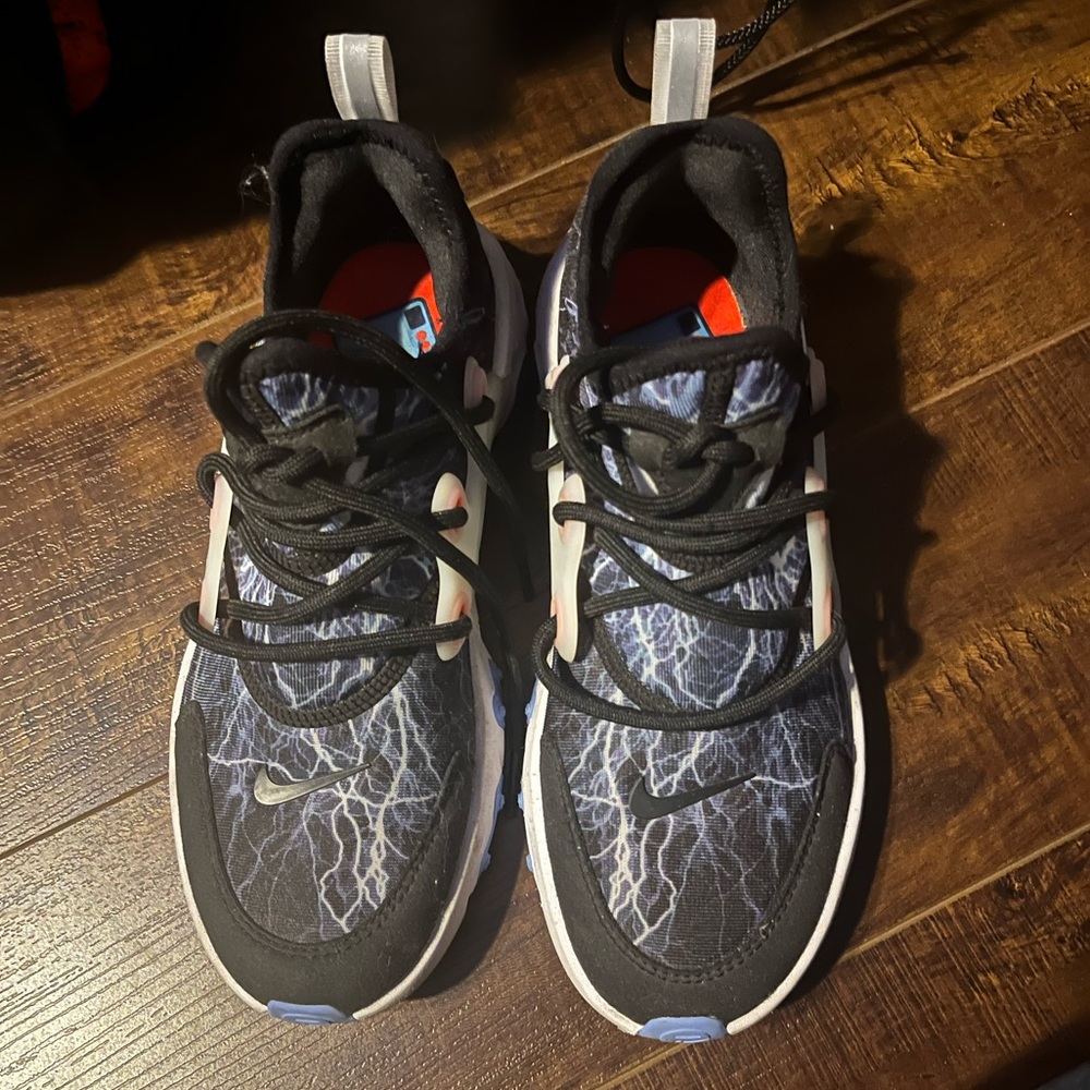Nike sneakers size 4.5